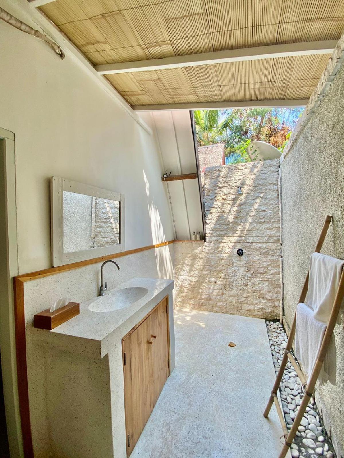 Albergue Lucky'S Gili Air Exterior foto